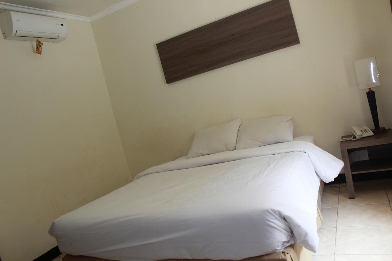 Mega Bintang Sweet Hotel 2 Cepu Extérieur photo